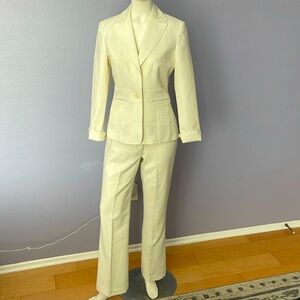 Levine classics
3 pc garment